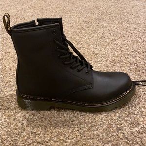 Don’t fit to big Kids size 6 normally a women’s 7